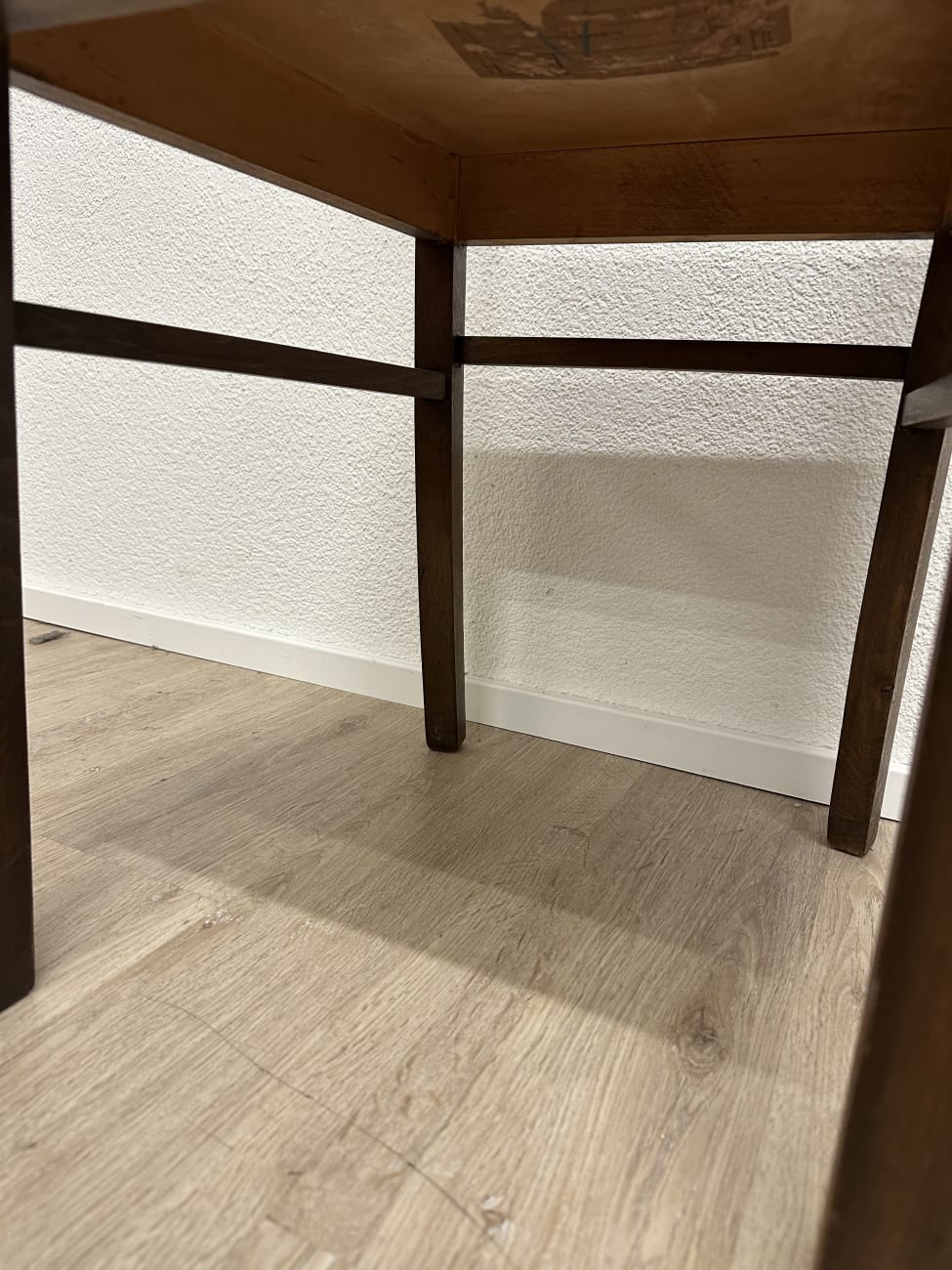 Esszimmerstuhl dunkelbraun mit ergonomischer Rückenlehne