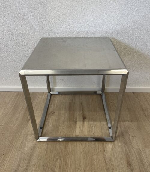 Metall-Couchtisch mit quadratischer Platte in Silber
