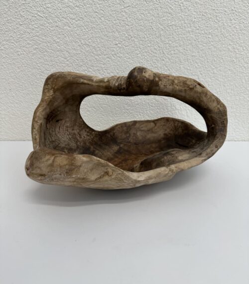 Holzschale mit organischer Form und schöner Maserung