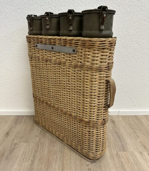 Vintage Aufbewahrungskorb mit Metallboxen und Deckel