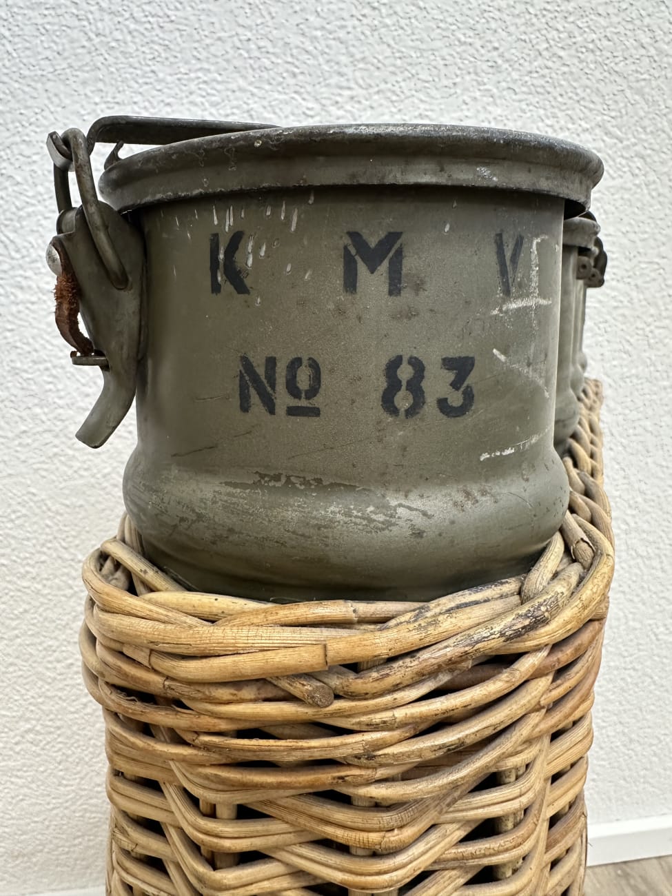 Vintage Aufbewahrungskorb mit Metallboxen und Deckel