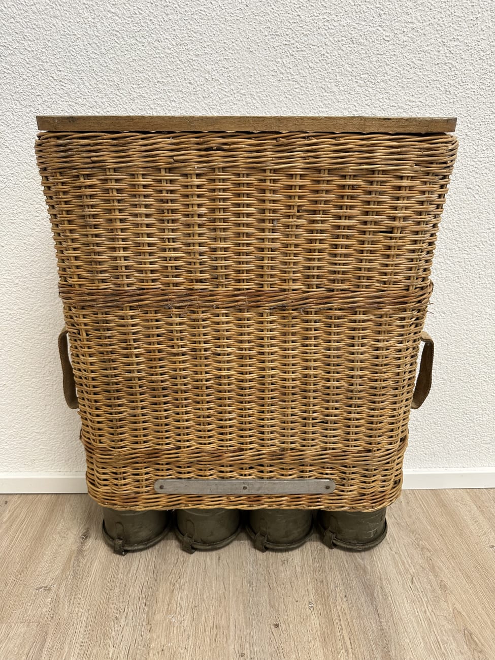 Vintage Aufbewahrungskorb mit Metallboxen und Deckel