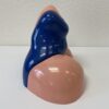 Moderne Skulptur mit abstrakter Körperform in Blau Rosa