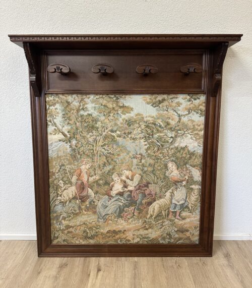 Vintage Wandgarderobe mit gewebtem Wandbehang im Gobelin-Stil