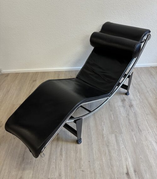 Lounge Liegesessel aus Lederoptik mit Metallgestell