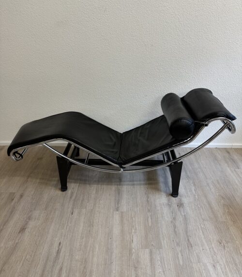 Lounge Liegesessel aus Lederoptik mit Metallgestell