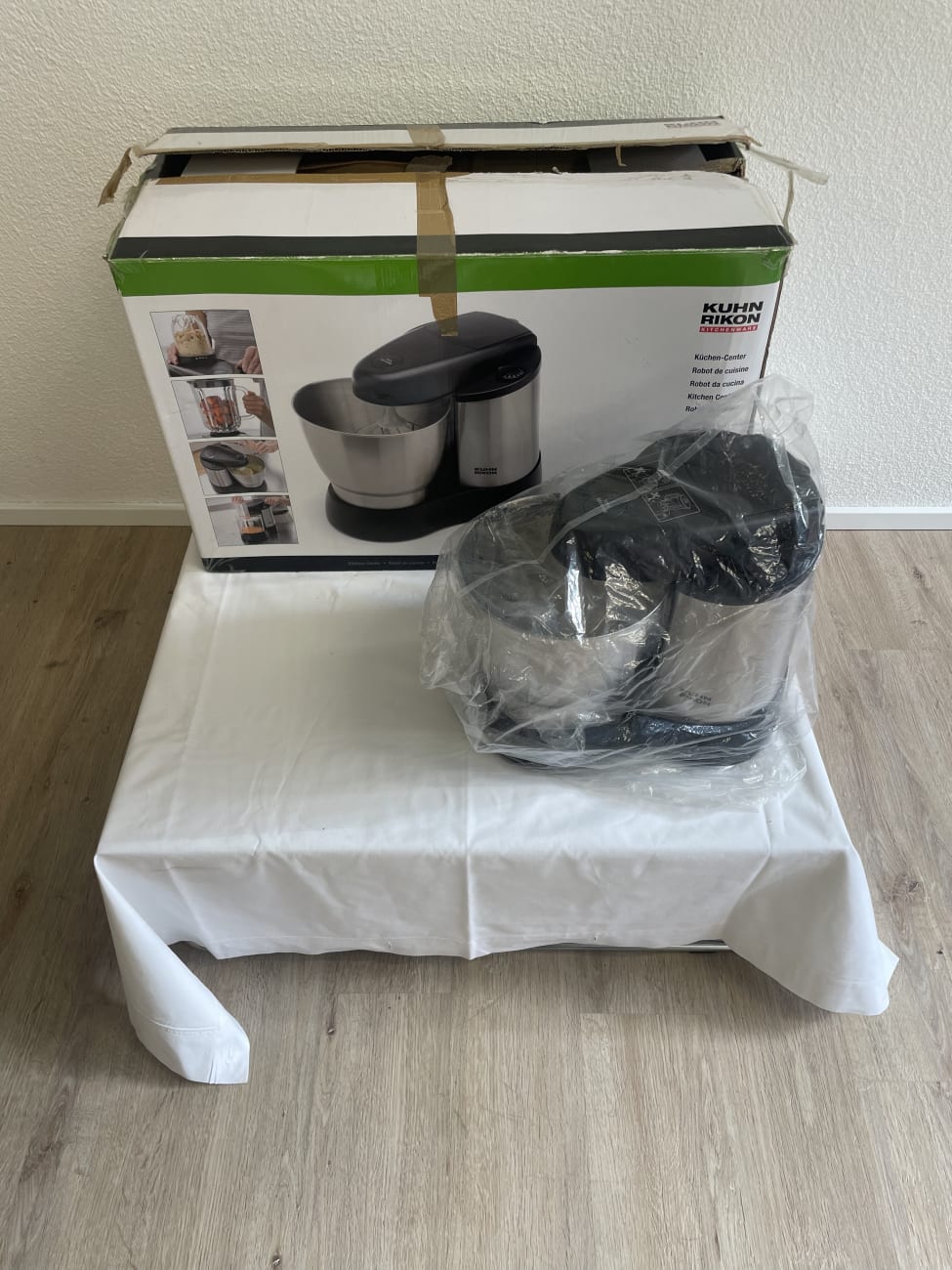 Kuhn Rikon Küchen-Center mit Edelstahl-Schüssel und Glas-Mixer