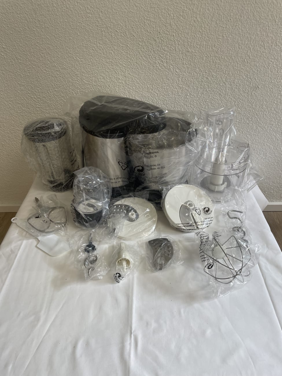 Kuhn Rikon Küchen-Center mit Edelstahl-Schüssel und Glas-Mixer