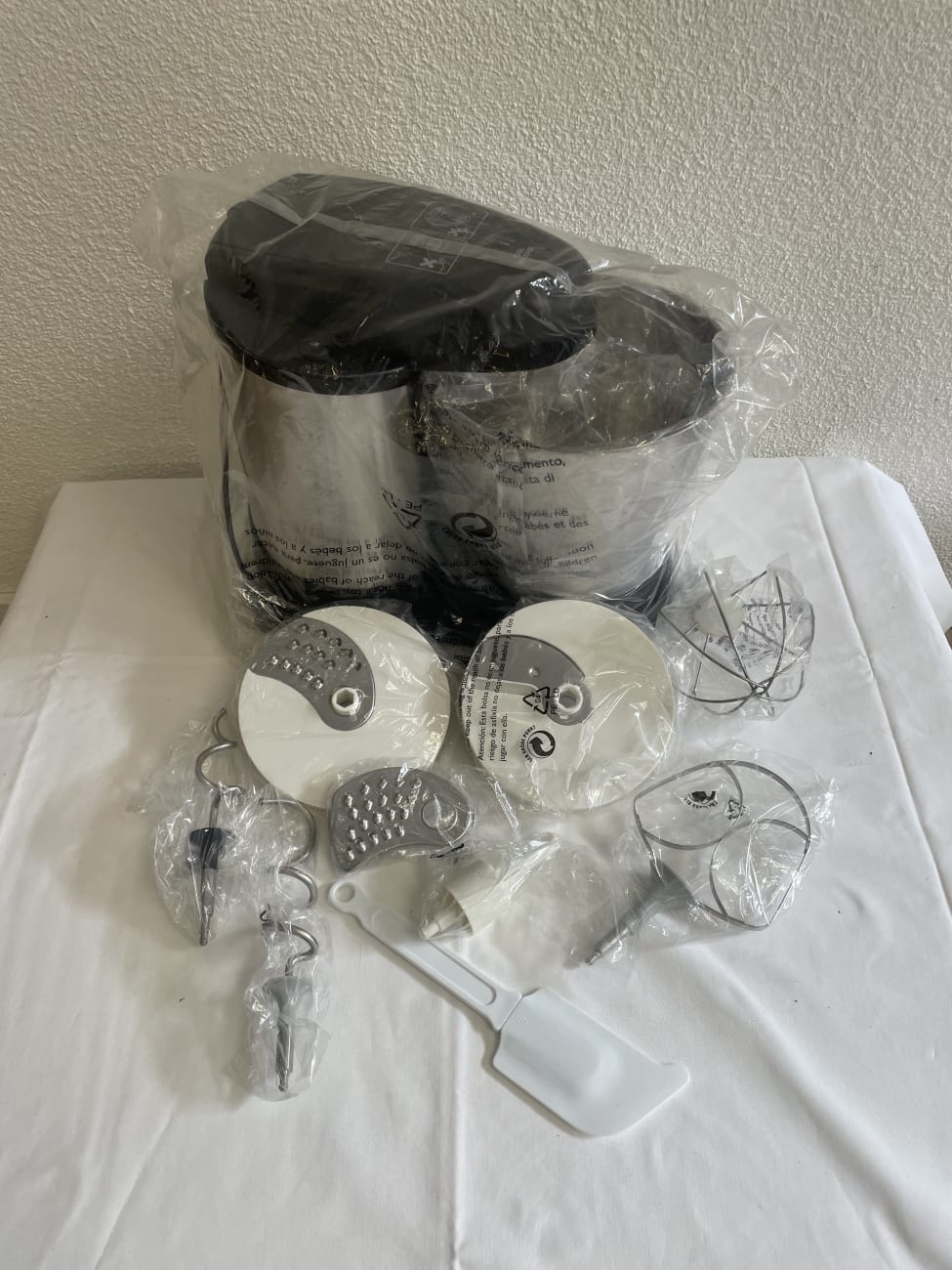 Kuhn Rikon Küchen-Center mit Edelstahl-Schüssel und Glas-Mixer