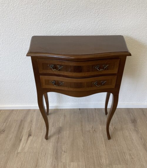 Antike Louis XV. Stil Kommode aus Nussbaumfurnier