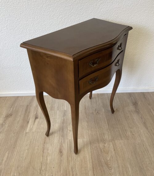 Antike Louis XV. Stil Kommode aus Nussbaumfurnier