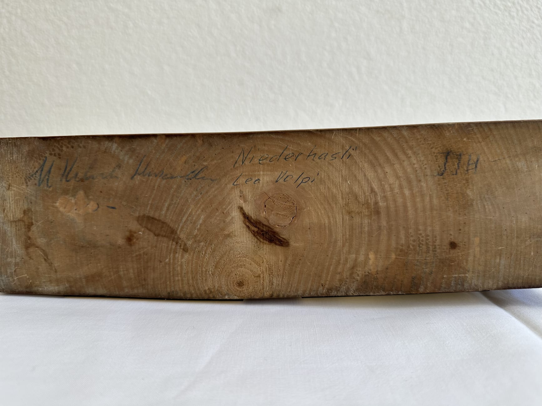 Holz Hundetrophaee Hunde- & Industrie-Keramik AG