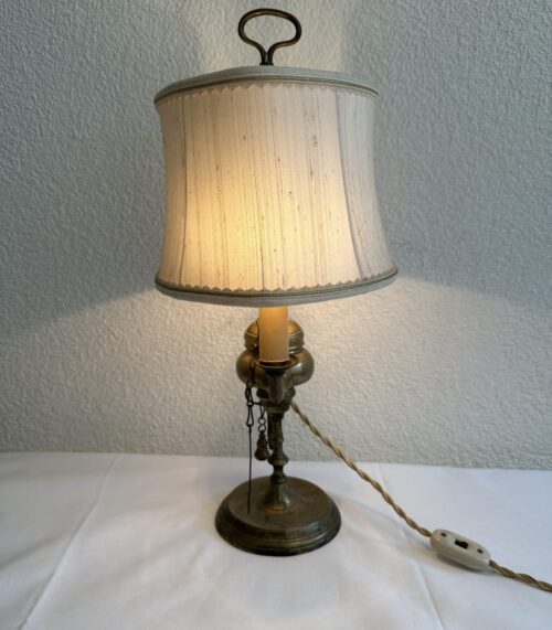 Tischlampe aus Messing mit beigem Textilschirm