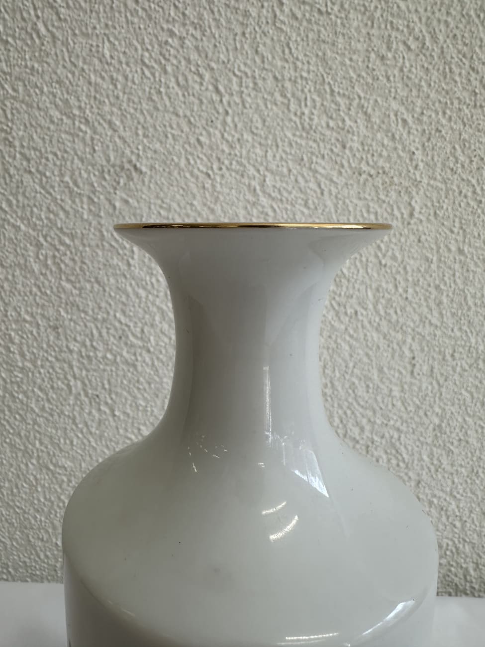 Porzellanvase mit Handbemalung und Goldrand Jenwa China