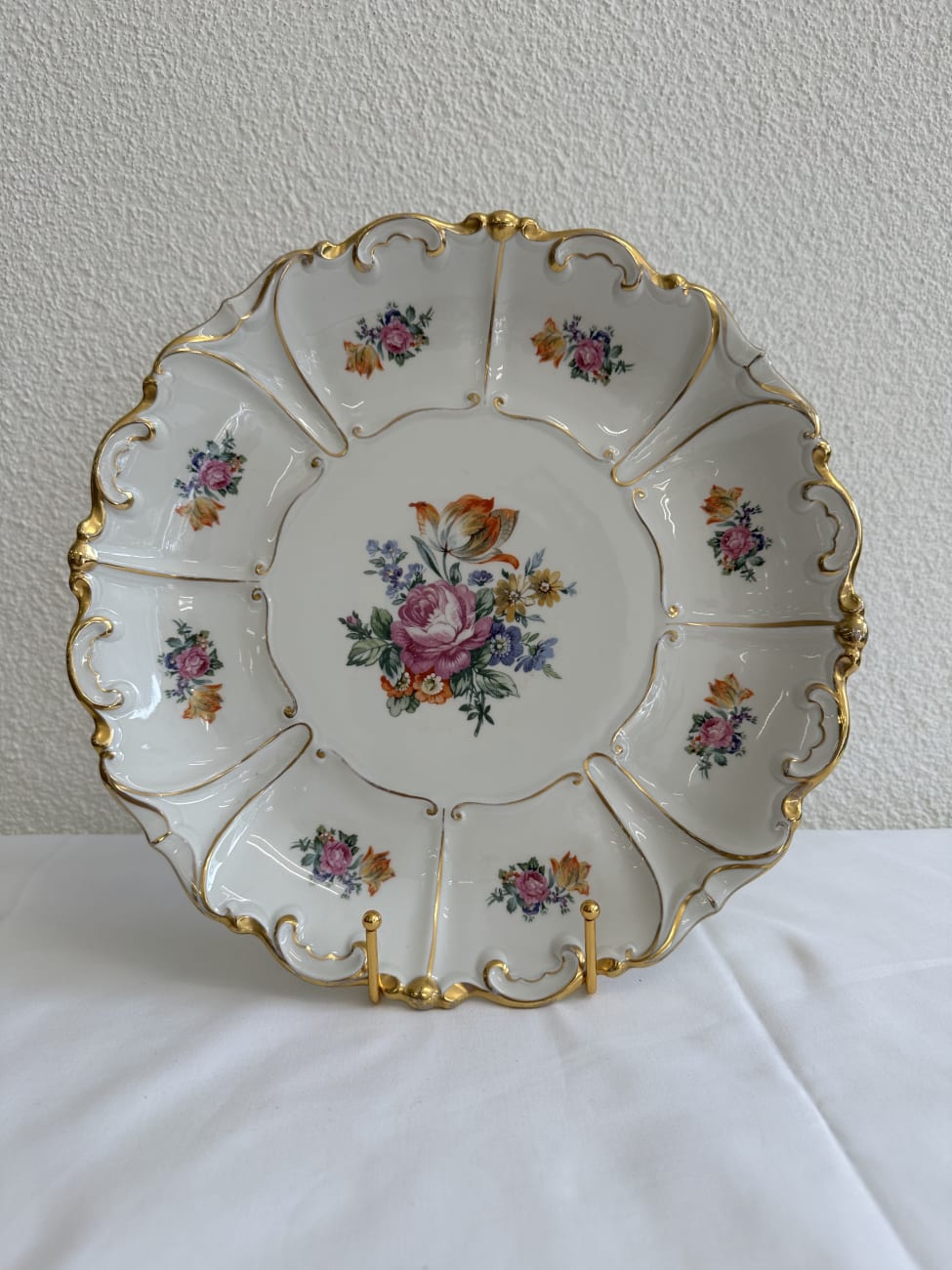 Porzellanteller VEB Ilmenau mit floralem Dekor 1977