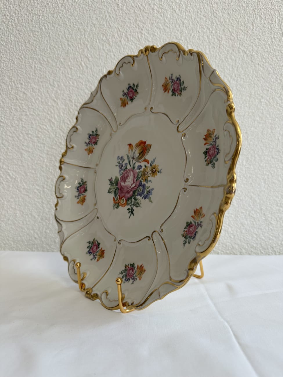 Porzellanteller VEB Ilmenau mit floralem Dekor 1977