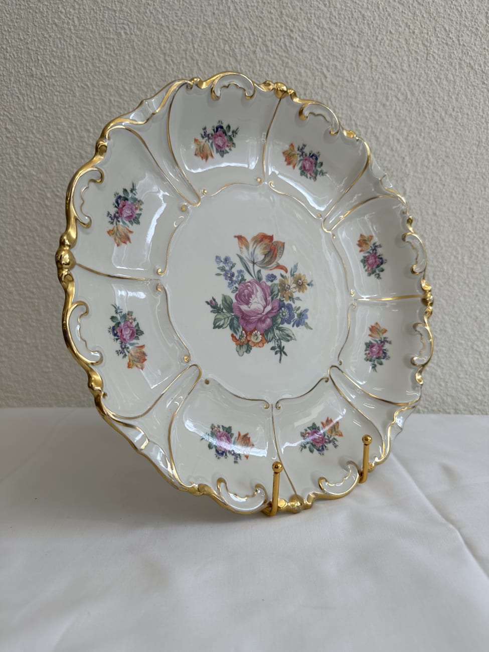 Porzellanteller VEB Ilmenau mit floralem Dekor 1977