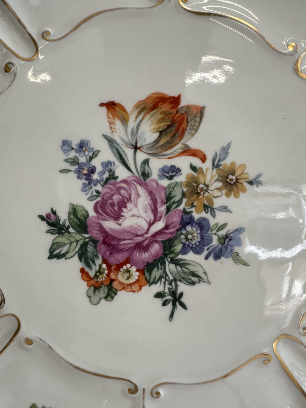 Porzellanteller VEB Ilmenau mit floralem Dekor 1977