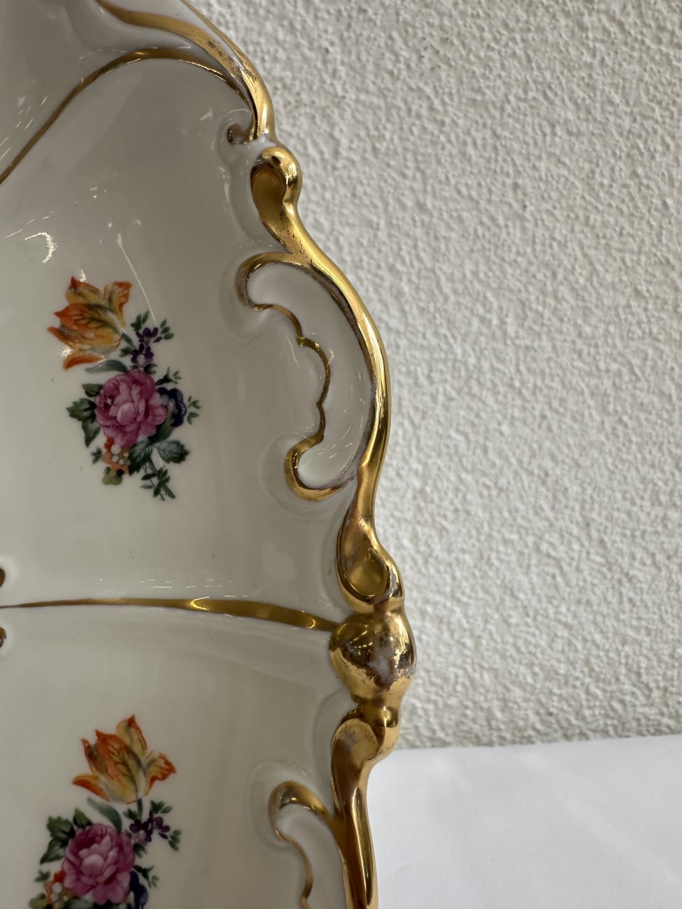 Porzellanteller VEB Ilmenau mit floralem Dekor 1977