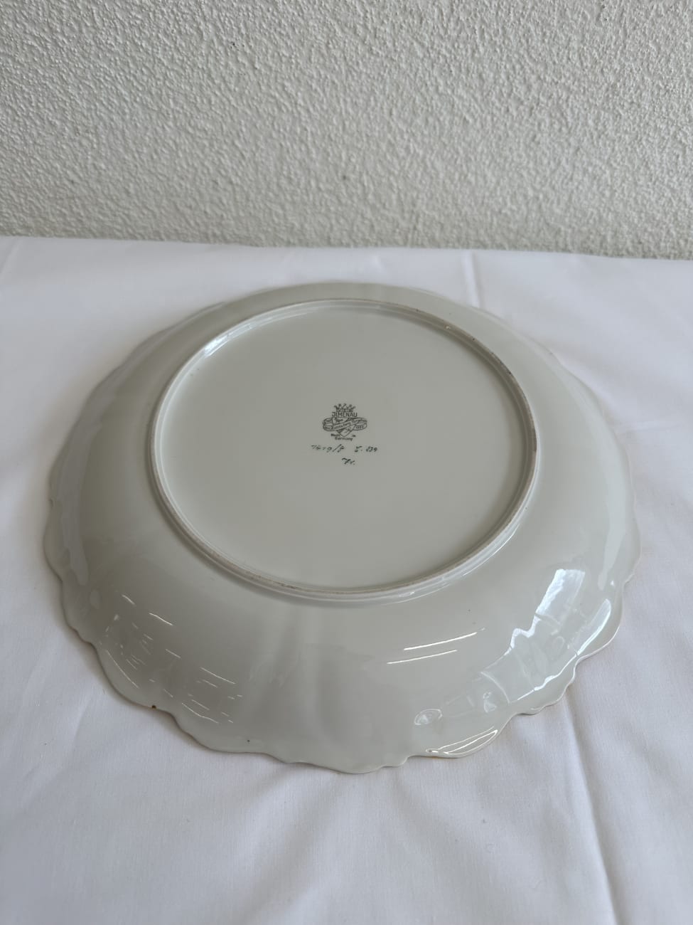 Porzellanteller VEB Ilmenau mit floralem Dekor 1977