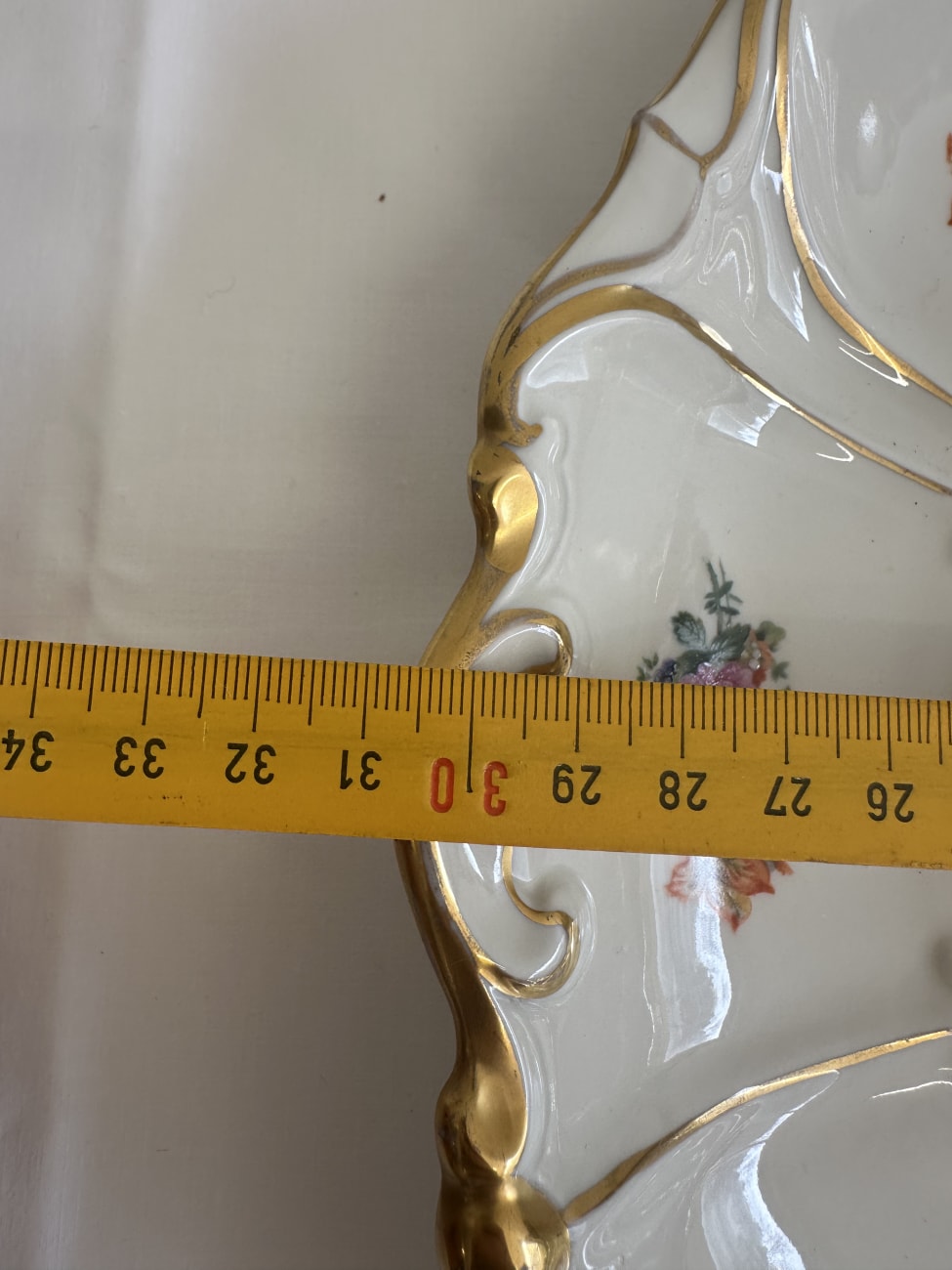 Porzellanteller VEB Ilmenau mit floralem Dekor 1977