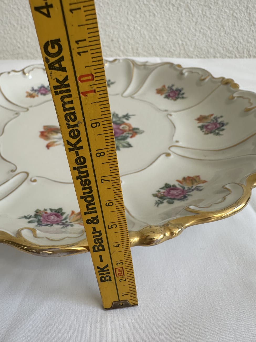 Porzellanteller VEB Ilmenau mit floralem Dekor 1977