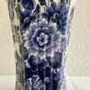 Porzellanvase mit blauer Blumenmalerei, sechseckig