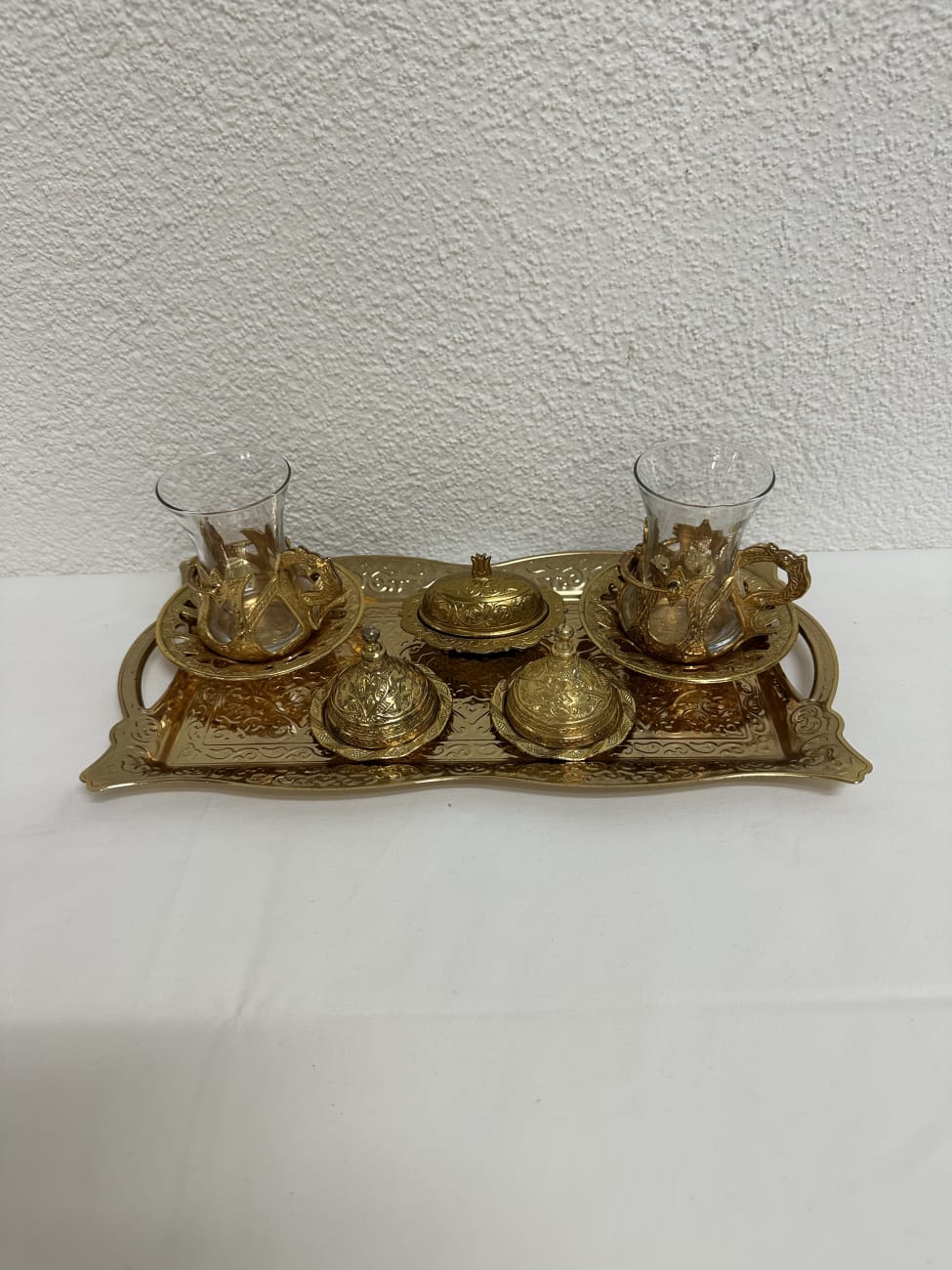 Orientalisches Teeservice aus Metall und Glas mit Tablett