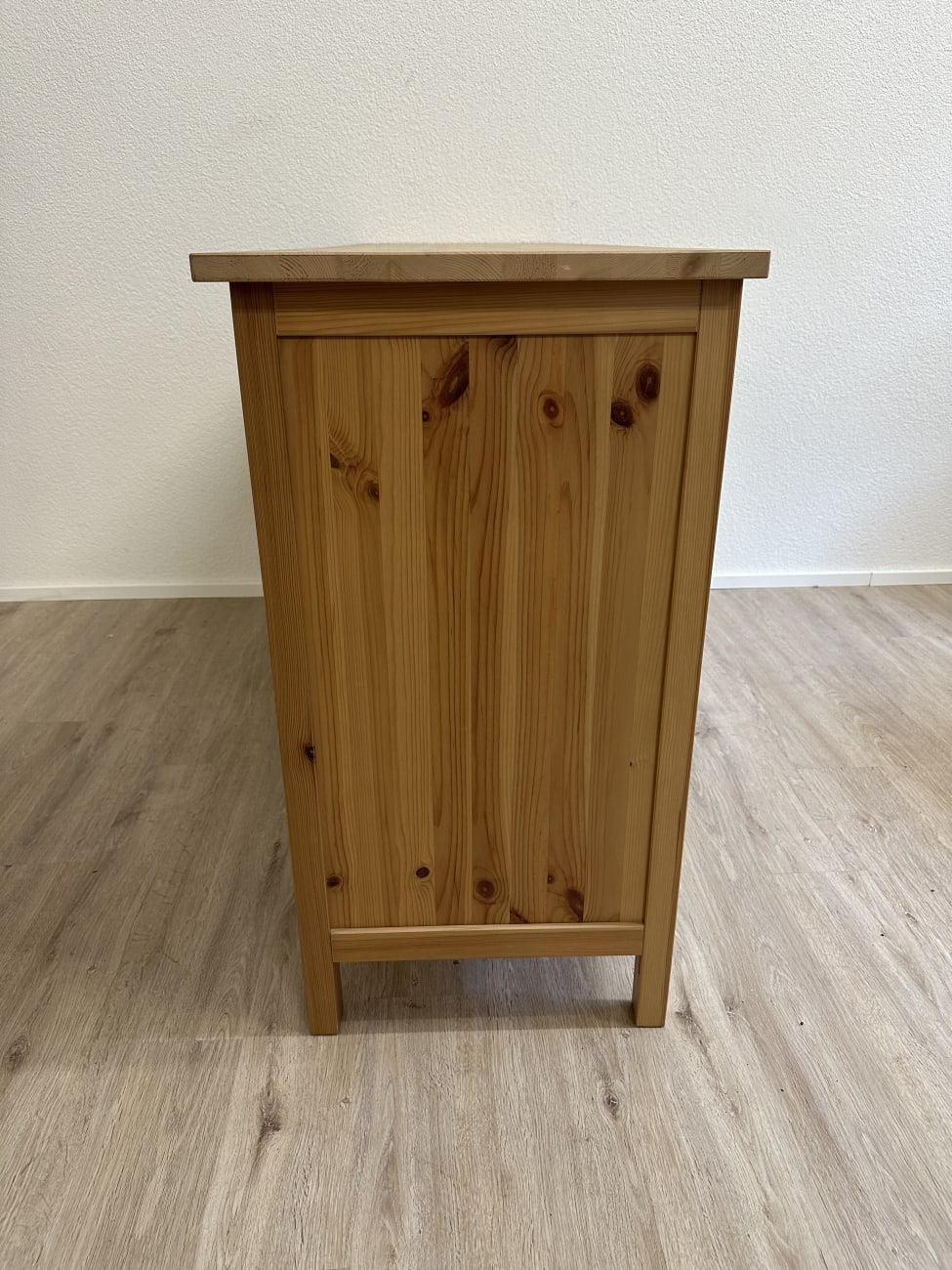 Landhaus Sideboard aus Kiefernholz mit 3 Schubladen und 2 Türen