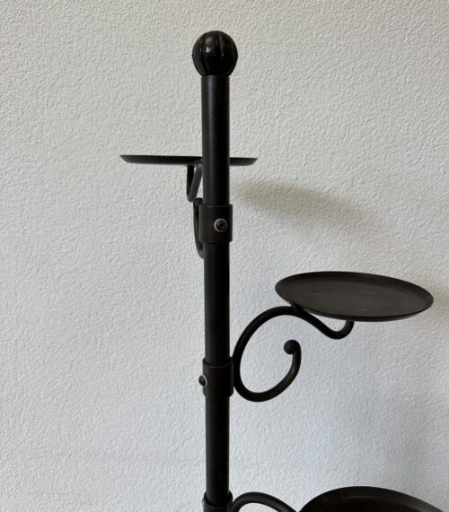 Blumenständer Industrial aus Metall mit Betonsockel