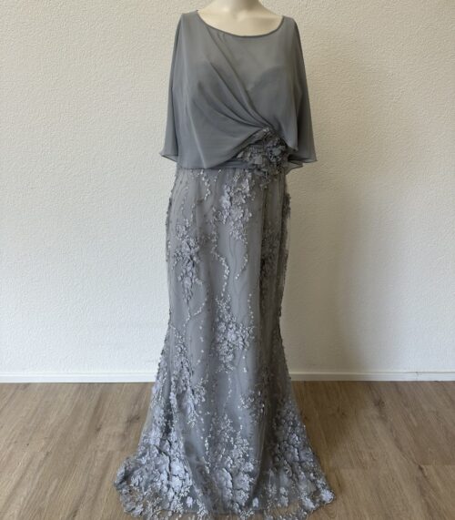 Graues Abendkleid mit Chiffonaermeln von GRACE-BOUTIQUE