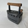 Dampfglätteisen aus Gusseisen mit Holzgriff Vintage