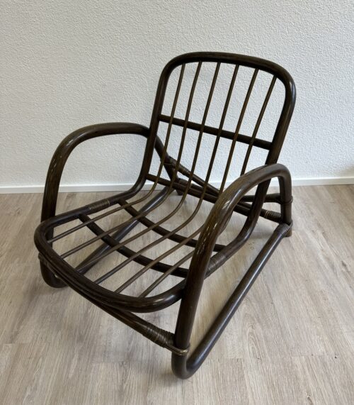 Vintage Holzsessel mit niedriger Rückenlehne und breiten Armlehnen