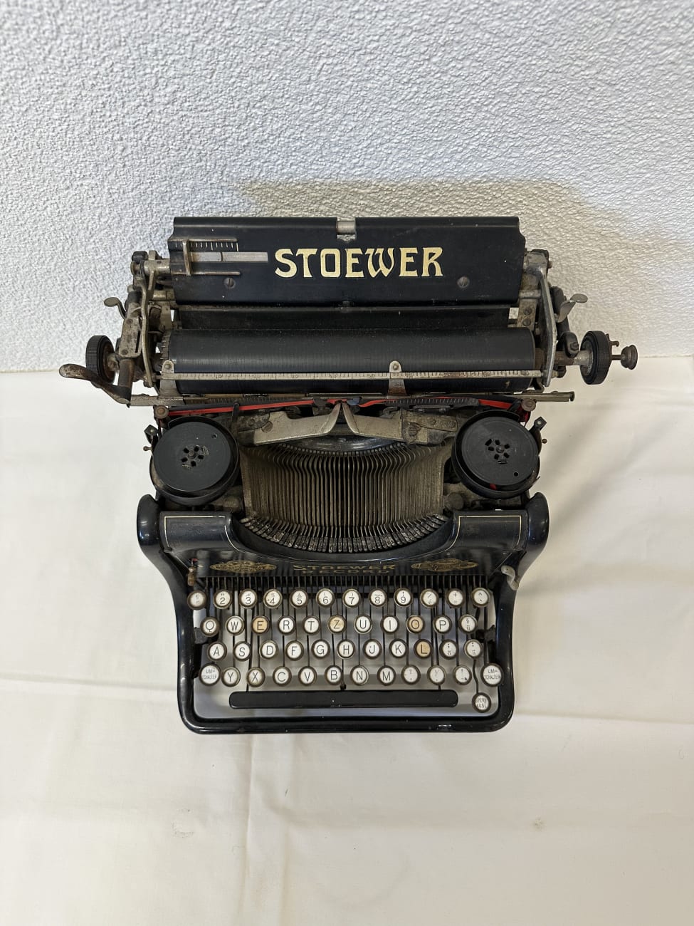 Vintage Schreibmaschine STOEWER RECORD aus Metall, schwarz