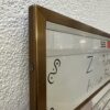 Moderne SBB Wandtafel mit goldenem Metallrahmen