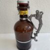 Ueli Bier Krug aus braunem Glas mit Henkel und Klappverschluss Brauerei Fischerstube