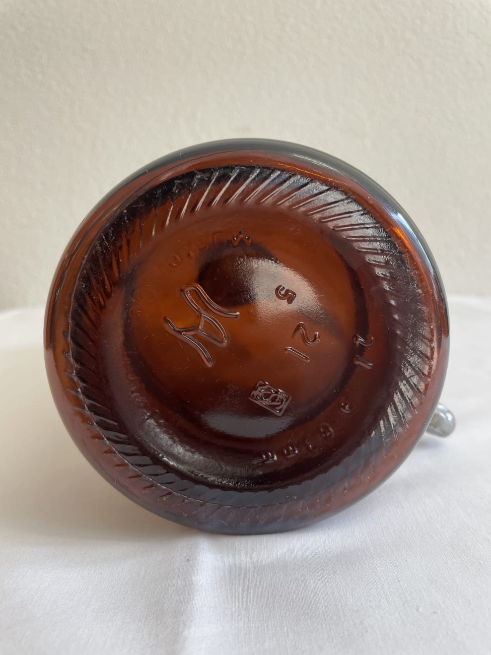 Ueli Bier Krug aus braunem Glas mit Henkel und Klappverschluss Brauerei Fischerstube