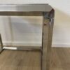 Moderner Metall-Couchtisch mit quadratischer Platte in Silber