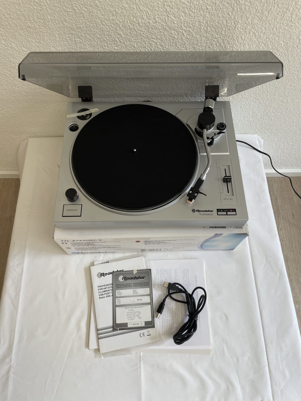 Roadstar DJ Plattenspieler TTL-8743UDJ/S mit USB und Pitch-Regler