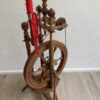 Antikes Holz Spinnrad handbetrieben mit Dreibein Fuss