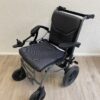 Moderner faltbarer Elektrorollstuhl mit Joysticksteuerung