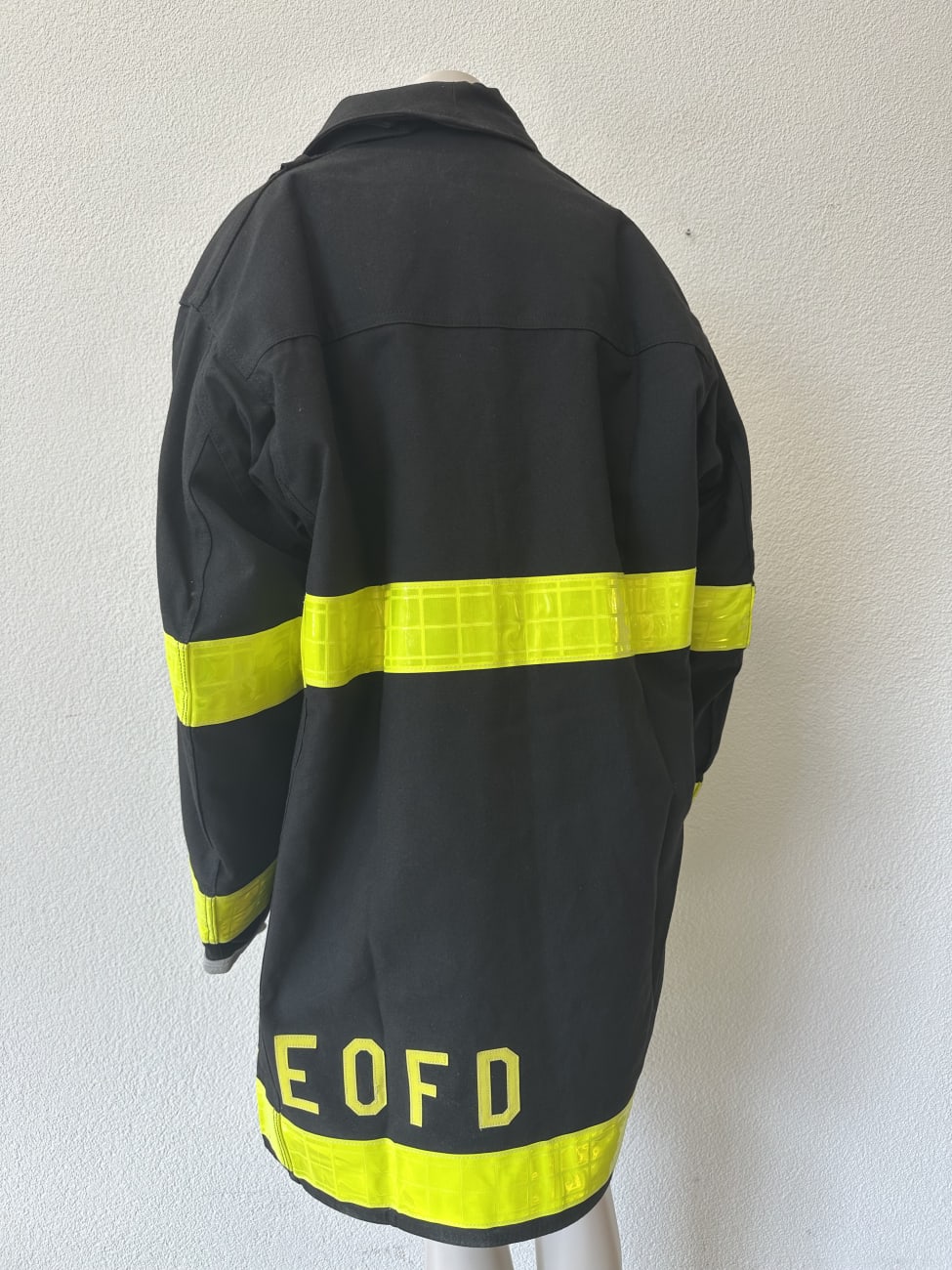 Feuerwehrjacke mit Reflexstreifen und hoher Kragen