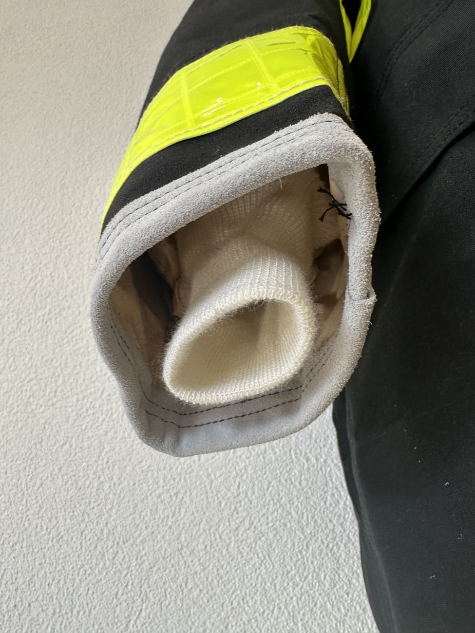 Feuerwehrjacke mit Reflexstreifen und hoher Kragen