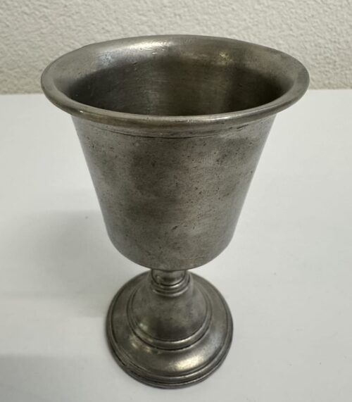 Vintage Metallbecher Set mit konischer Form