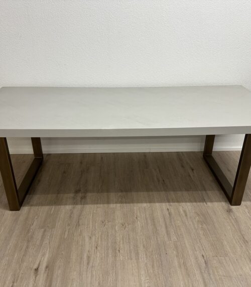 Moderner Esstisch mit grauer Platte Richmond Interiors