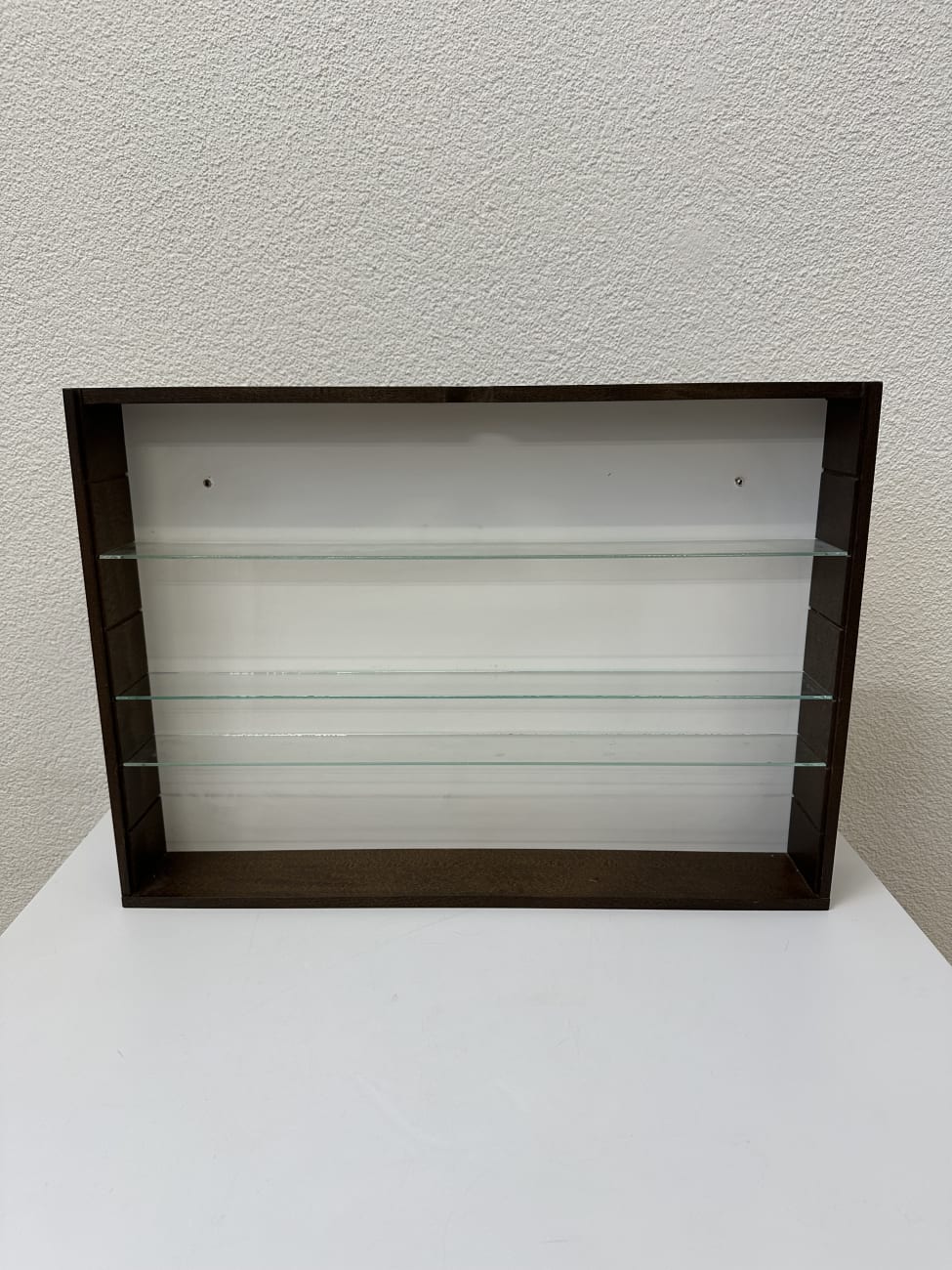 Sammlervitrine aus Holz mit Glasschiebetüren – Bild 5