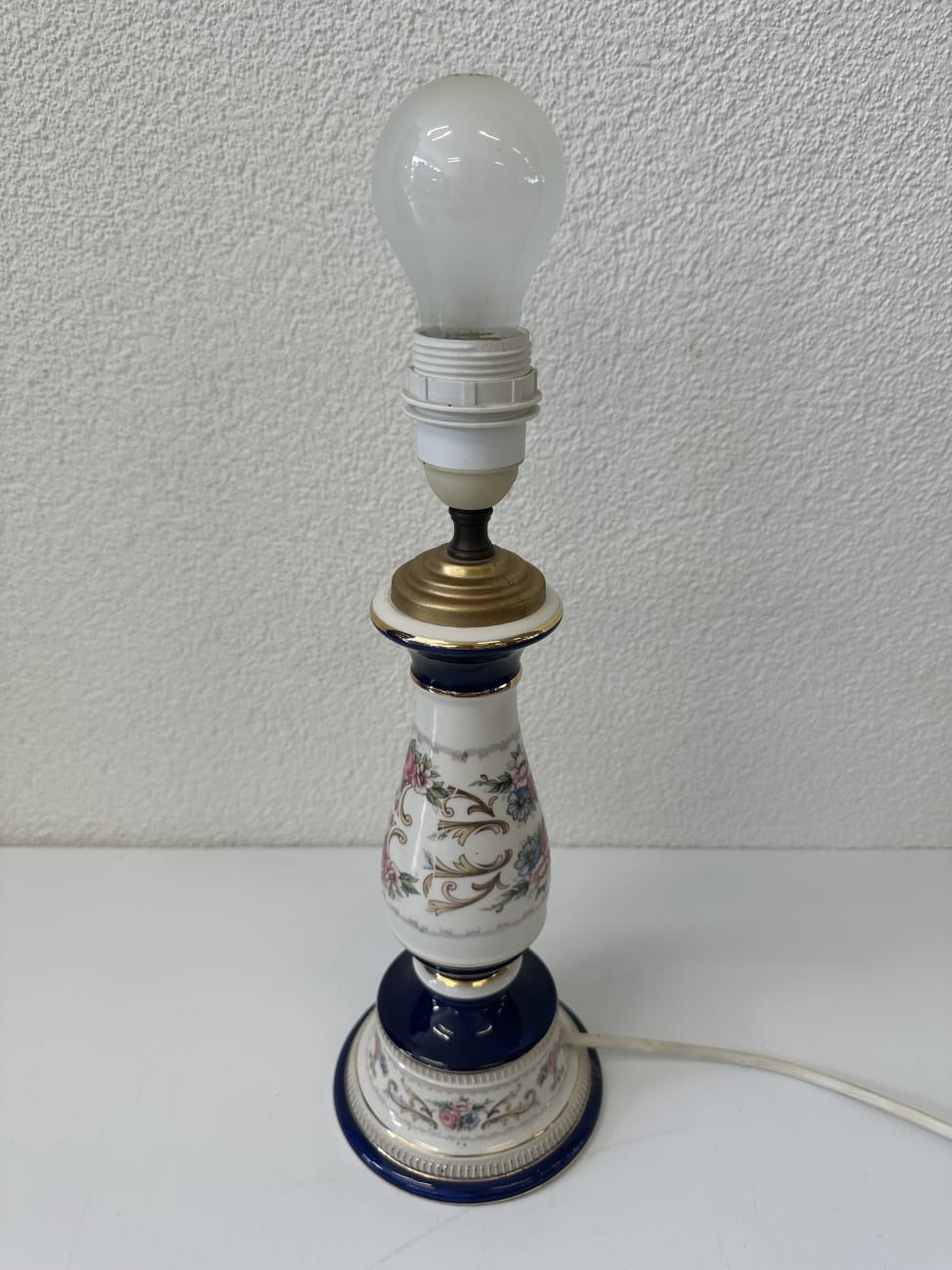 Vintage Tischlampe Keramik mit floralem Dekor aus Italien