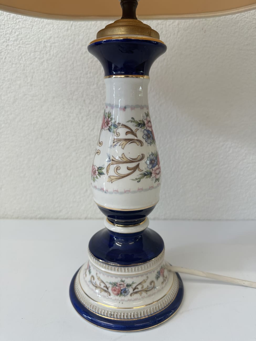Vintage Tischlampe Keramik mit floralem Dekor aus Italien