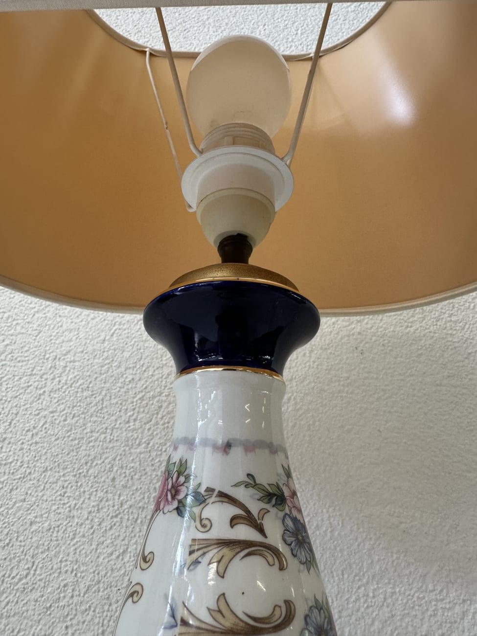 Vintage Tischlampe Keramik mit floralem Dekor aus Italien