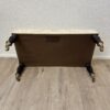Vintage Hocker mit hellem Stoffbezug und Rollen